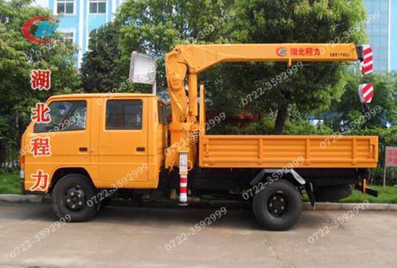 吸污车：如何选择最适合的“城市清洁神器”？